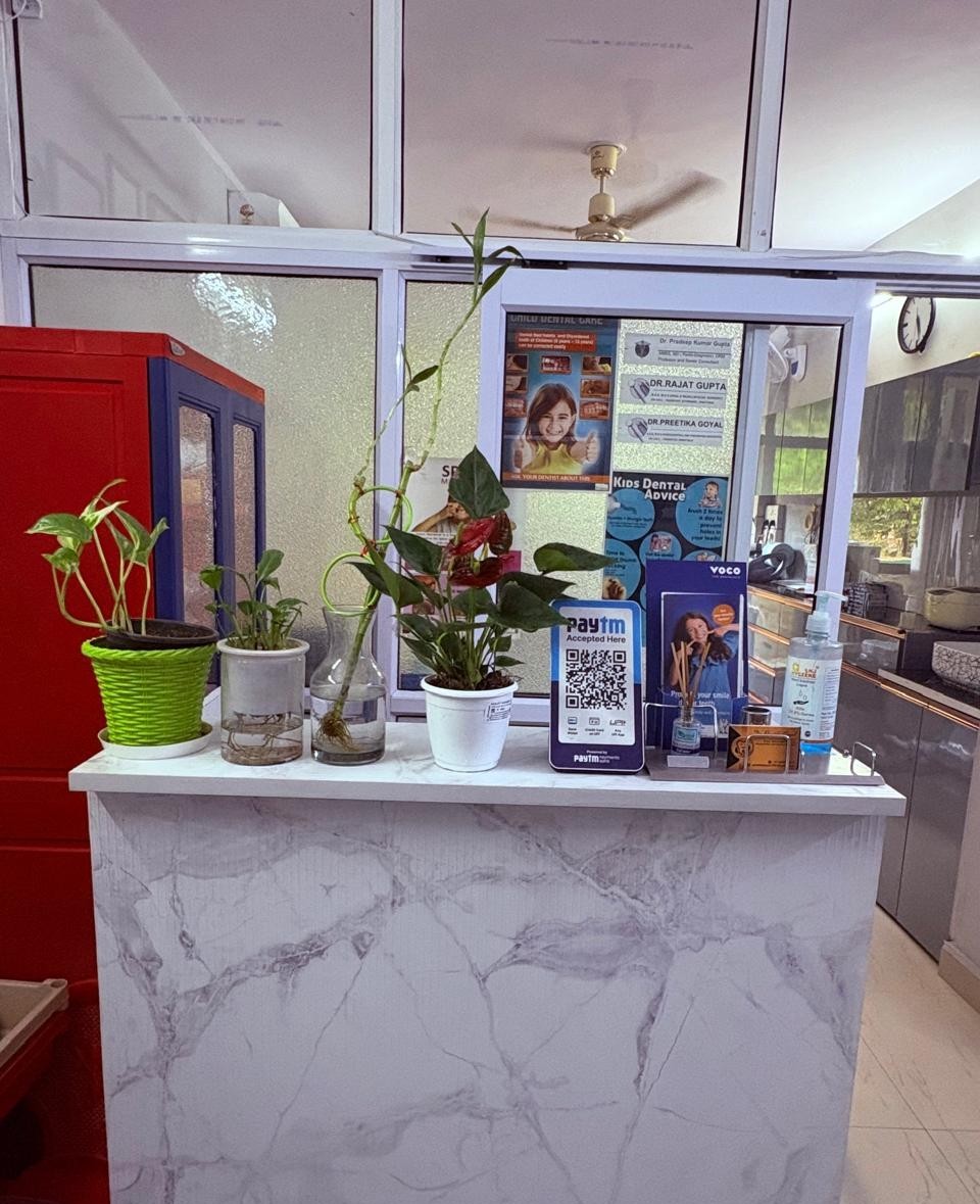 Devine Dental clinic reception in Indirapuram